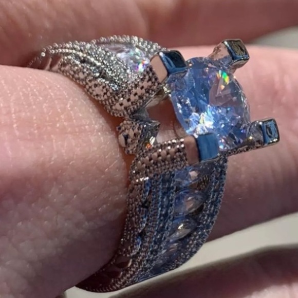 NEW💍DIAMOND 925 STERLING SILVER HALO RING, CUTE RING, SHINY RING. - Picture 4 of 4